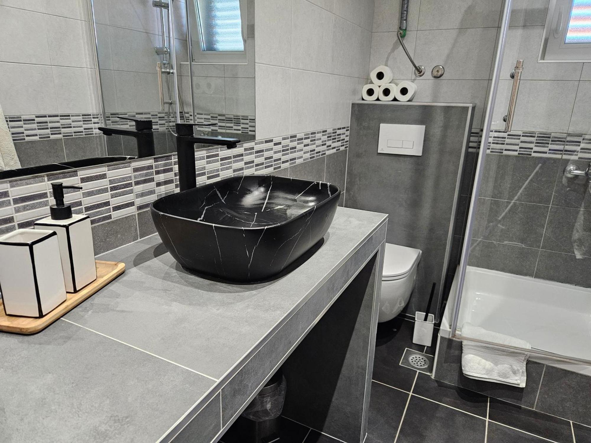 Charming Seaside Noa & Jakov, Sibenik Apartment