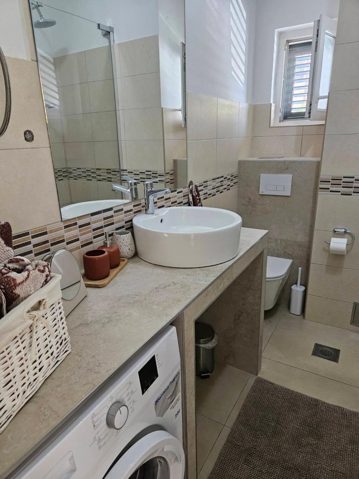 Charming Seaside Noa & Jakov, Sibenik Apartment Zaboric