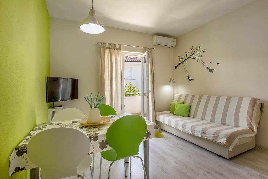 Apartment Charming Seaside Noa & Jakov, Sibenik *